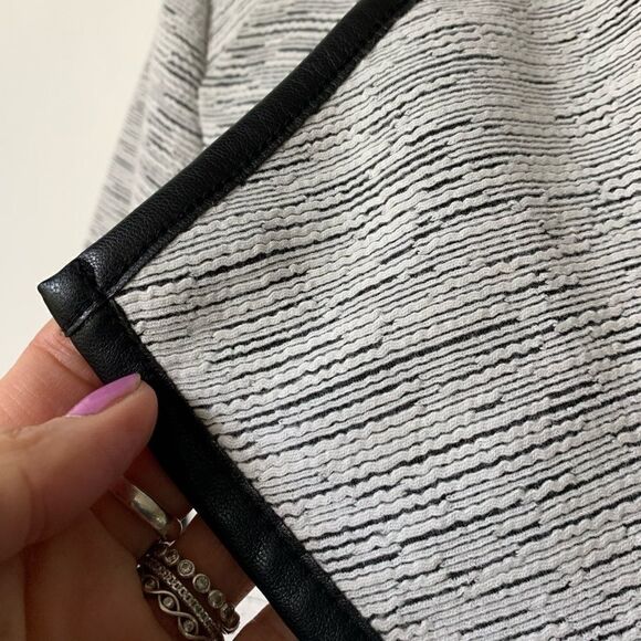 NWT Calvin Klein Line Detail Flyaway Jacket - Picture 7 of 15